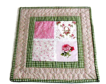 Quilted Table Topper, Mini Quilt, Quilted Table Mat, Mug Rug, Mug Mat, Roses, Flowers, Daisies, Cottage Chic, Pink and Green