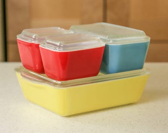 Pyrex Refrigerator Dishes, Vintage Pyrex, Pyrex Primary Colors, Pyrex Dishes, Red Pyrex, Blue Pyrex, Farmhouse Decor, Farmhouse Kitchen