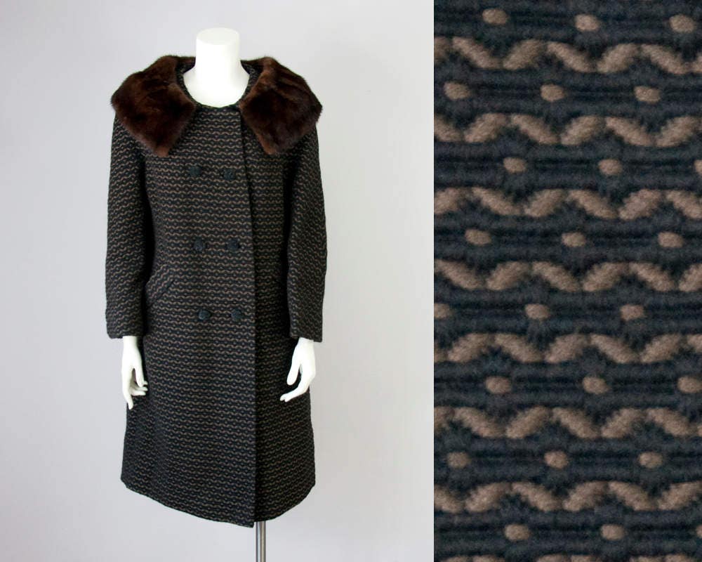 50s 60s Vintage Pattern Wool Coat with Mink Collar. Winter