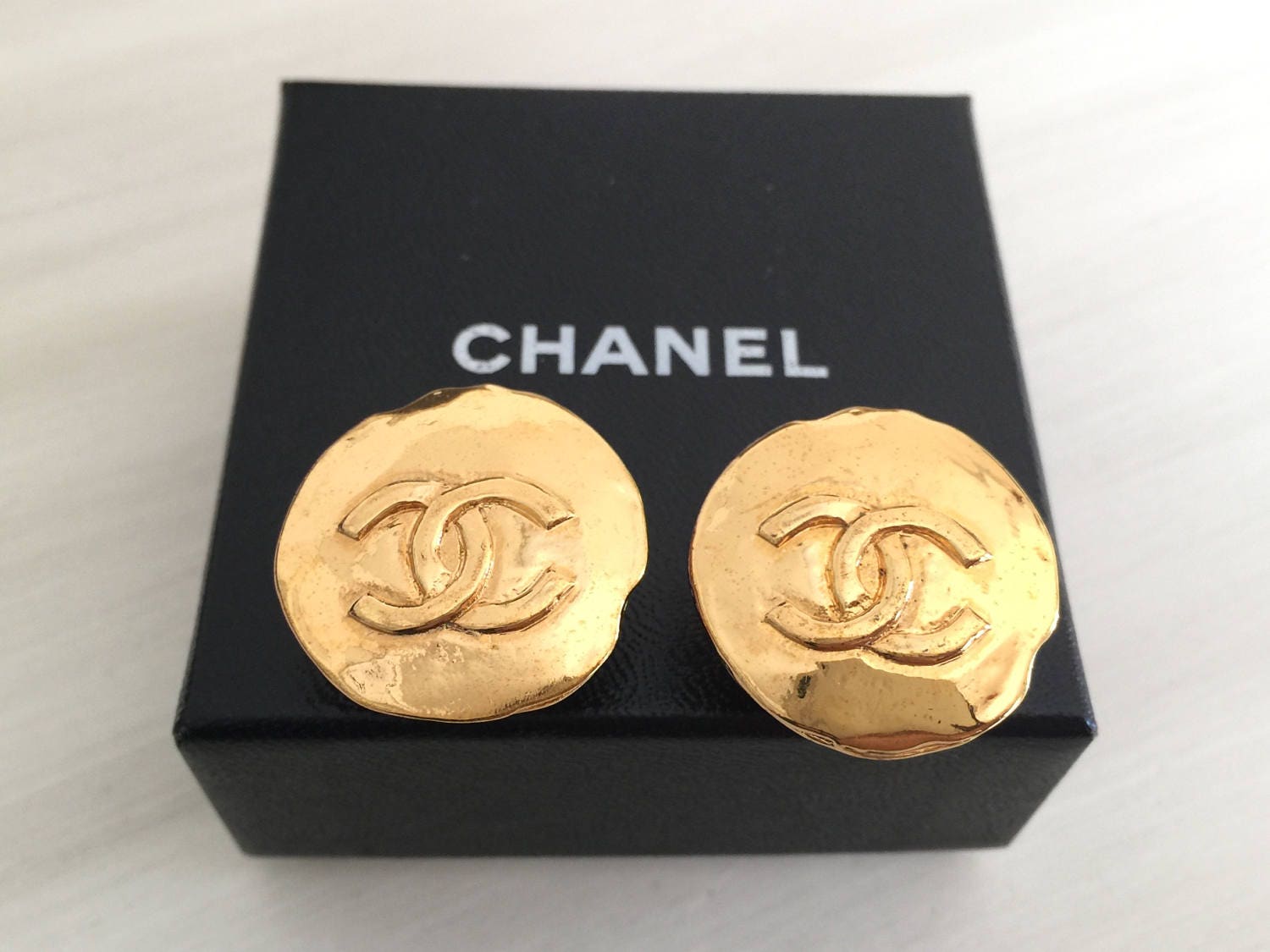 Vintage 1993 CHANEL CC Round Earrings