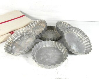 6 small tart baking tins, French vintage tartlet molds, pie tins, cake baking tins, tea light holders, French cookware, French cookware.
