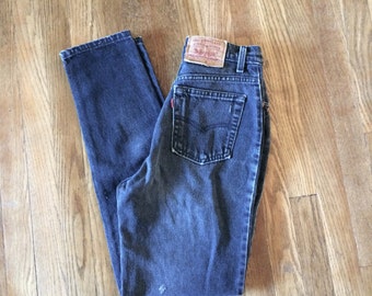 Sz 28 / 6 Levis High Waist Mom Jeans Black