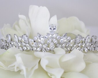 Bridal tiara, Wedding tiara, Bridal headpiece, Crystal tiara, Rhinestone tiara, Wedding headband, Wedding headpiece, Hair accessories