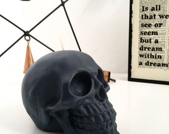 Matte Black Skull Candle - Soy wax candle - Vegan candle - Choose from 20 scents! Skull decor/ Skull gift / Monochrome / Gothic / Halloween
