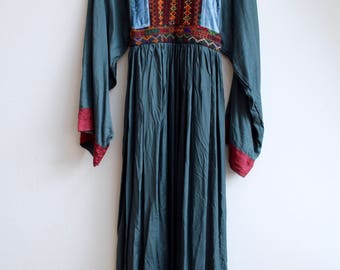 Kuchi Dress Vintage 1970's / Afghani Embroidered Folk Dress / bohemian gypsy Goddess