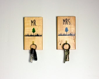 Key Hook, key rack, key hanger, Key Holder, mr & mrs, Wedding Gift, Wooden Sign, Home Decor, Key Holder for Wall, Rustic Home Decor,