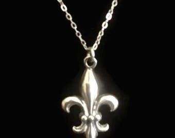 Vintage Fleur de Lis Sterling Silver Pendant and Necklace
