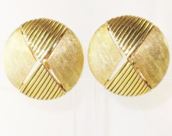 Vintage Crown Trifari Gold Tone Abstract Clip Earrings (E-1-7)