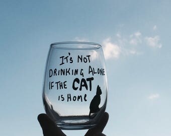 Funny Stemless Wine Glass, It's Not Drinking Alone if The Cat is Home, Wine glasses, Cat Wine Glass, Cat lover, Cats, Cat Mom, Cat Person