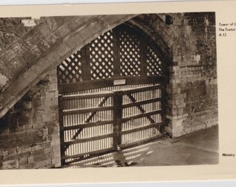 Tower of London - traitor's gate - Ministry of works - antique postcard - vintage photo - England - old british - Free shipping Canada USA