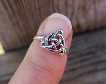 Vintage 925 Sterling Silver Celtic Knot Ring