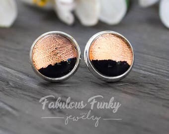 Glass earrings with minimalist design