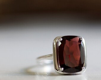 Garnet ring in White Gold, Red Garnet ring, January birthstone ring, Garnet jewelry, Red gemstone ring, 14K White Gold, 18K White Gold