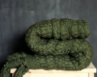 Chunky Merino Wool Blanket Moss, Textured Woven Wool throw, bed runner, sustainable blanket, thick thin yarn bulky knit blanket, big yarn