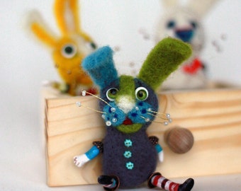 Easter bunny needle felt brooch, needle craft wool felt bunny, felt little bunny brooch, bunny a gift, rabbit brooches, felt girl gift