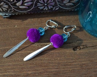 Boucles d'oreilles ethniques longue goutte, perle cristal et pompon