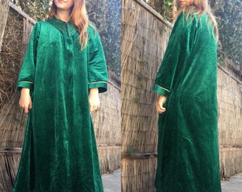 Vintage Green Velour Mrs. Claus Christmas Nightgown / Size L / ugly xmas