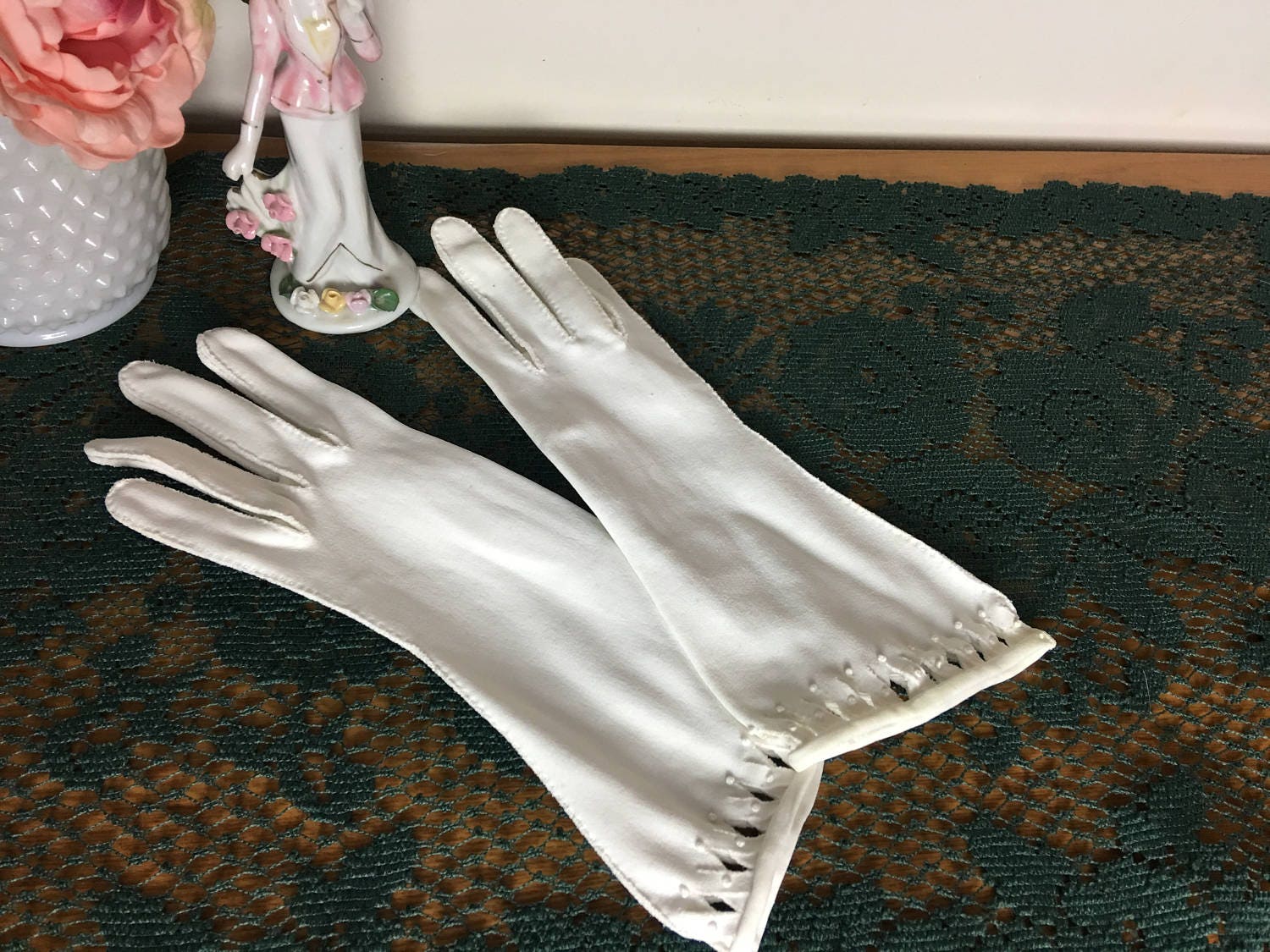 Vintage Ladies White Cotton Gloves 1960s