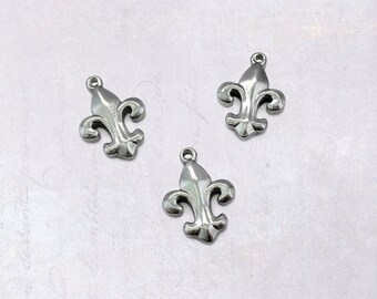 5 x Small Stainless Steel Fleur De Lis Charms - Double Sided Dark Silver Tone