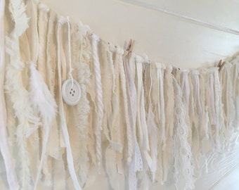 Garland Fluffy white 2 metres