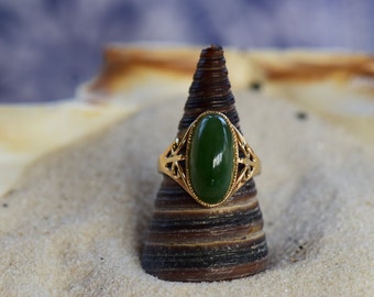 14 Karat Yellow Gold Jade Gemstone Vintage Ring, US Size 6.0, Used Vintage Jewelry