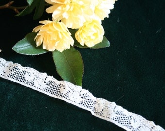 Dainty Cream-Colored Vintage Lace, 2 yards