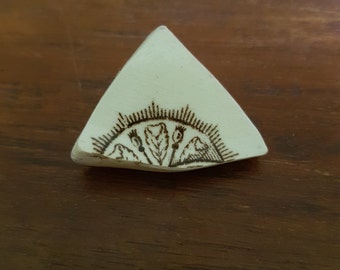Vintage broken china brooch brown tones