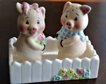 Pigs Salt & Pepper Shakers, Vintage Salt and Pepper Shakers, 3-piece set, Pig figurines, Anthropomorphic pigs, Birthday gift, 4H Gift