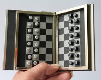 Rare pocket chess, plastic traveling magnetic chess, Vintage magnet chess, road chess,road chess, traveling chess