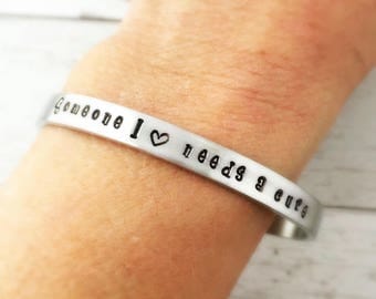 T1D awareness cuff bracelet. Type 1 Diabetes Someone I love needs a cure - Type 1 Diabetes Bracelet - T1D MOM - Heart - Support Group