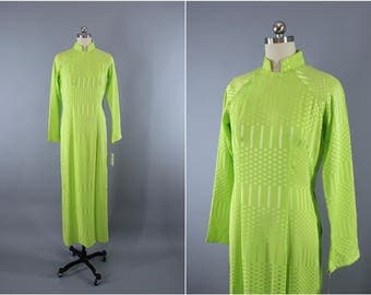 Vintage 1970s Ao Dai Vietnamese Dress / 70s 1980s Disco Lime Green / Asian Dress / Qi Pao Mandarin Style