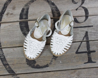 Vintage Girl White sandals by Dyna Kids size 6