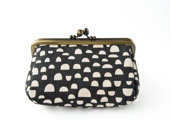 Metal frame capacious pouch // Black Mountain