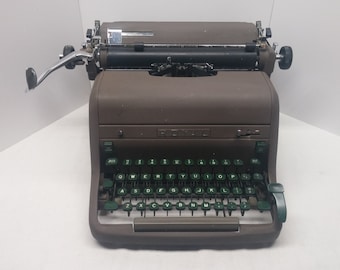 1953 HH Royal Typewriter Standard 43 Key HHP PICA with Green Keys - Office Model, in fantastic cosmetic and working condition