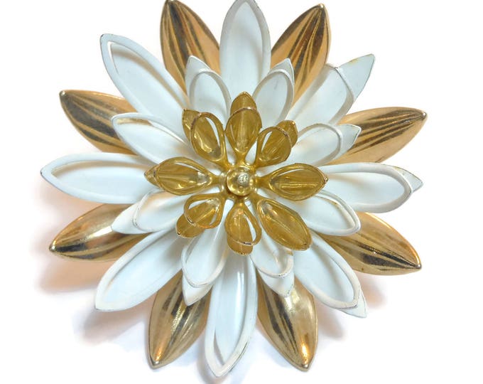 FREE SHIPPING Sarah Coventry 1966 "Water Lily" brooch, gold tone and white enamel petals, open work leaves, floral pin