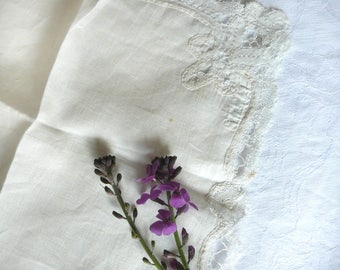 Antique lace wedding handkerchief - cream lace handkerchief - vintage lace wedding handkerchief - hand made lace hankie