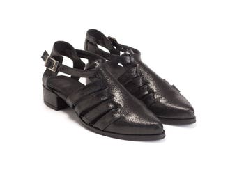 Black Leather 90s Vintage Fisherman Sandals Naturalizer Shoes