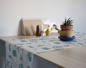 TABLE RUNNER BARCELONA. Cotton table runner printed with an original design inpired in Barcelona.