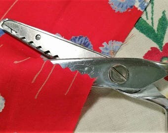 Vintage "Pin-King" Edgemaster Pinking Shears made by Federal Knife Co., Inc.