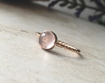 6 mm Rose Quartz rose cut faceted - 14K Gold Filled Twisted Rope Ring - Pink Stone ring - Rose quartz ring - Stackable Ring
