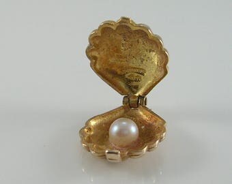 Vintage 3D 9ct Gold Faux Pearl Oyster Clam Shell Charm Pendant.H/MK 1959