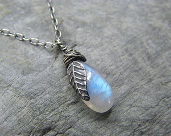 Moonstone necklace ~ Sterling silver moonstone pendant ~ Blue moonstone jewelry ~ Silver leaf necklace ~ Leaf jewellery for her ~ Leaves