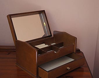 Vintage jewelry chest, jewelry box made in 80s.
