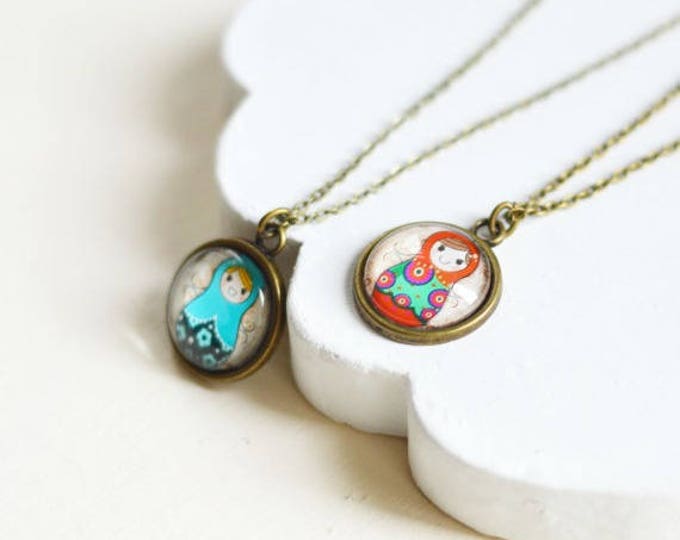 Russian Motifs // Round pendant metal brass depicting dolls under glass // Barbie from Russia with love // Red, blue, colorful // Fashion