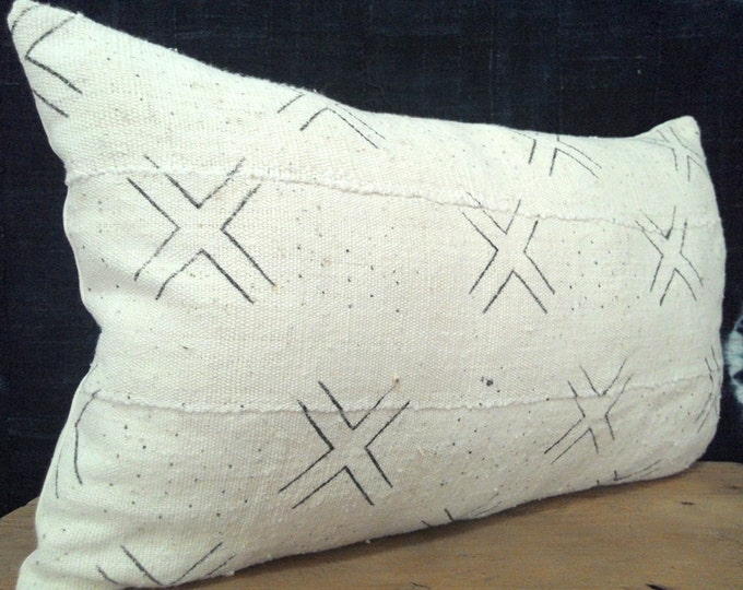 14" x 24" Amazing White-and-Black Tribal African Handspun Mudcloth Lumbar Pillow Cover/Boho Decorative Pillow/Ethnic Textile Pillow Cover