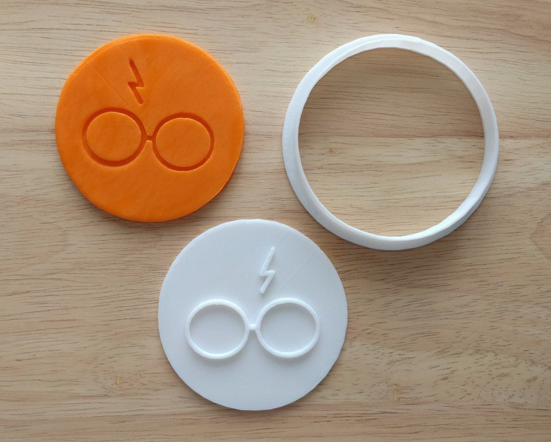 Harry Potter Cookie Cutter and Stamp Set / Party Favor Kids