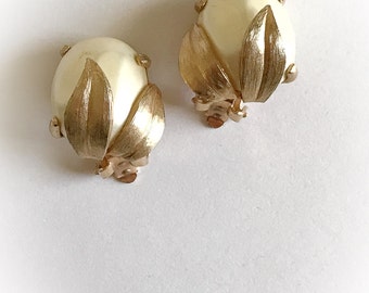 Vintage Faux Pearl Flower Bud Earrings Clip On Gold Tone Leaves