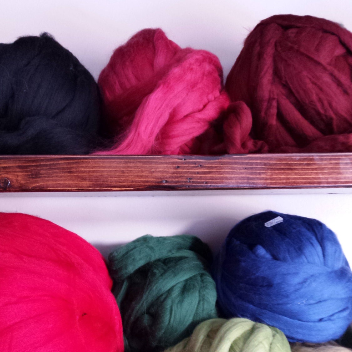 Merino wool 22 mc. A lot of colors of wool are available