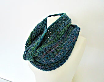 Dark green scarf Crochet green cowl Sea green scarf Emerald scarf cowl Crochet green scarf Oversized scarf cowl Green wool scarf Large scarf