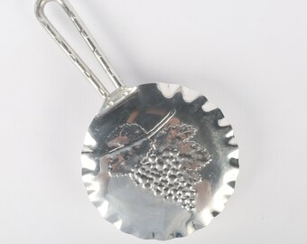 1940's Aluminum Silent Butler, Hammered Grapes Pattern, Fluted Edge, Excellent Cond., Lid 6-1/8" Diameter, 11-1/8" L Including Handle.